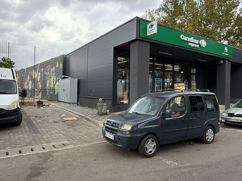 Plata in rate Carrefour chirie lunara de la 5.574 € +TVA, indexat anual.